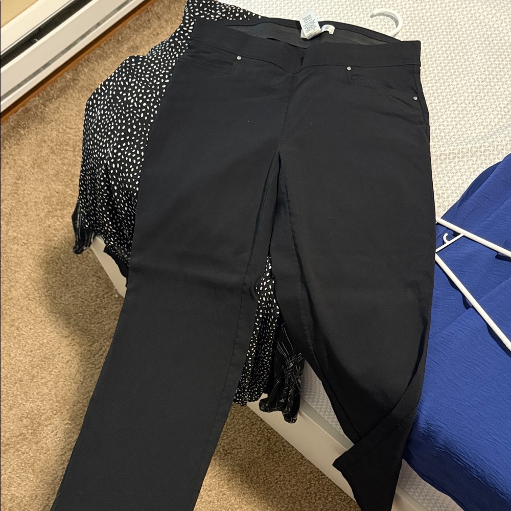 89th & Madison Black Cropped Ankle Pants
